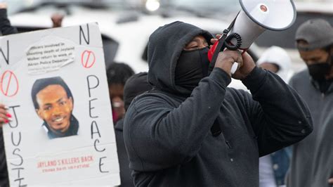 Akron temporarily bans use of nonlethal force on protesters